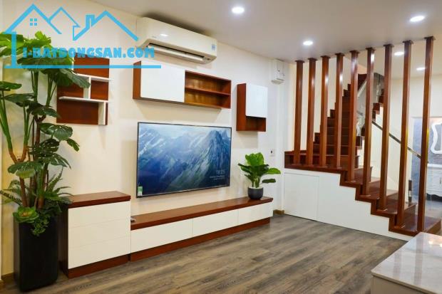 NHÀ SIÊU ĐẸP - PHƯỜNG 10 - Q.TÂN BÌNH - 62M2 XE HƠI VÀO NHÀ CHỈ 6.8 TỶ. LH: 0938498349 - 4