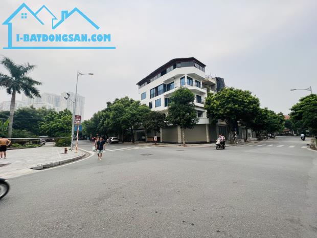 Cho thuê căn góc 3 mặt thoáng, ngay ngã tư khu đô thị Văn Phú- Hà Đông.