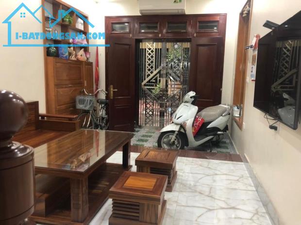 Bán nhà 5 tầng sát Học Viên Ngân Hàng Dt 33m2 Mt 4m Giá 3,8 tỷ Lh 0886631856 - 2