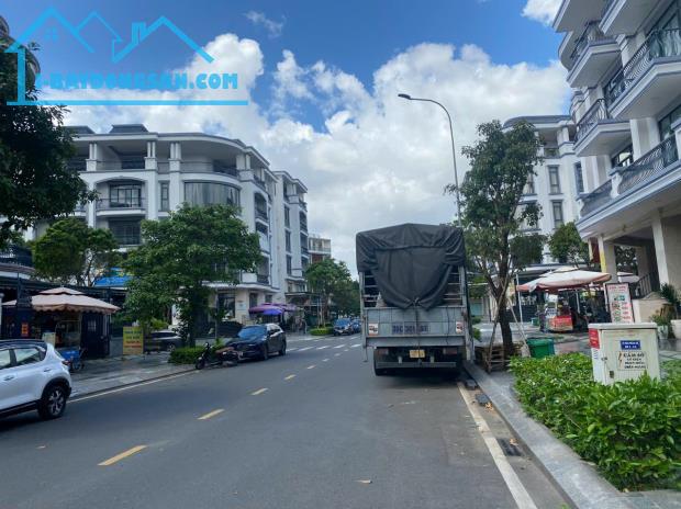 Cần bán nhà 7m x 21m nội thất cao cấp - vị trí sang chảnh đường Số 7 dự án Vạn Phúc City