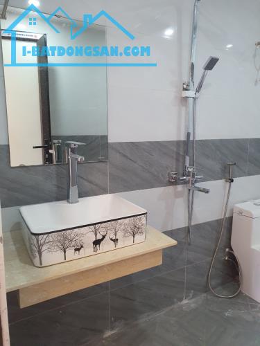 Bán nhà Phố Trạm ngay gần Aeon Mall đường Cổ Linh 38m2 4,5 tầng 3 bước ra Phố giá 5,45 tỷ.