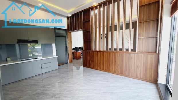 Bán Villa sân vườn mới đẹp – Phan Đình Phùng, TP Bảo Lộc – Khu vực đẹp, Nội thất cao cấp.