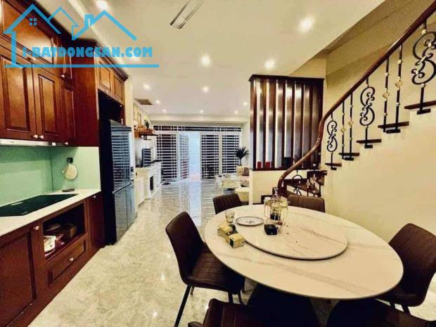 BÁN GẤP NHÀ ĐẸP PHỐ BỒ ĐỀ - LONG BIÊN, 50M x 5T, MT 5M, GARA Ô TÔ, GẦN HỒ.  GIÁ 7 TỶ X - 4