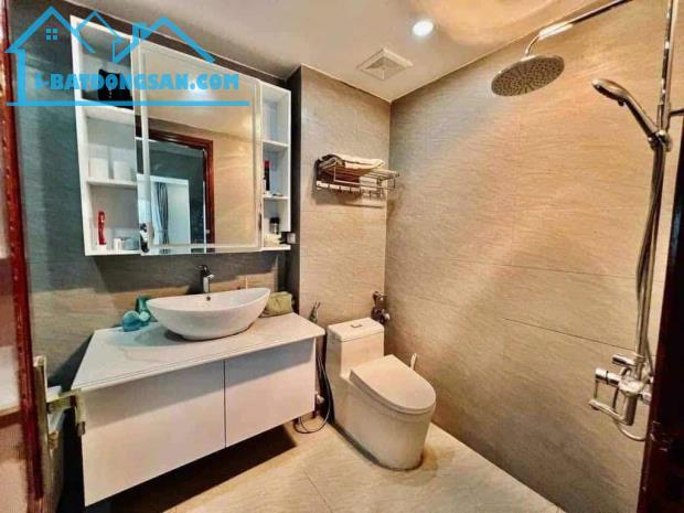 BÁN GẤP NHÀ ĐẸP PHỐ BỒ ĐỀ - LONG BIÊN, 50M x 5T, MT 5M, GARA Ô TÔ, GẦN HỒ.  GIÁ 7 TỶ X