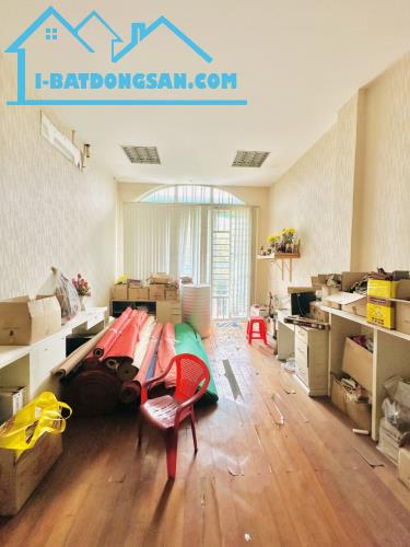Mặt Tiền Kinh Doanh Đường Võ Văn Kiệt, Phường Nguyễn Thái Bình, Quận 1, 72m2, Ngang 4m - 2