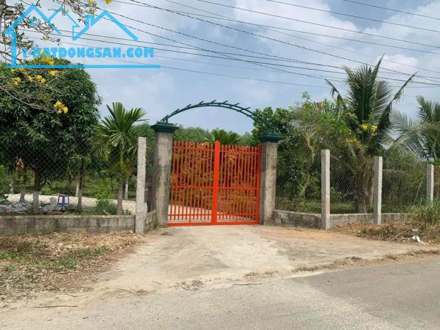 Bán nhà vườn mặt tiền Long Chiến, Bình Lợi, Vĩnh Cửu, 5600m2, giá 15 tỷ.