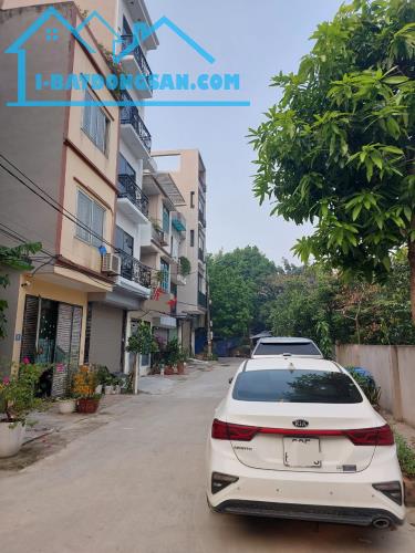 Nhỉnh 4 tỷ có nhà 5 tầng cạnh CĐ FPT kinh doanh,ô tô thông