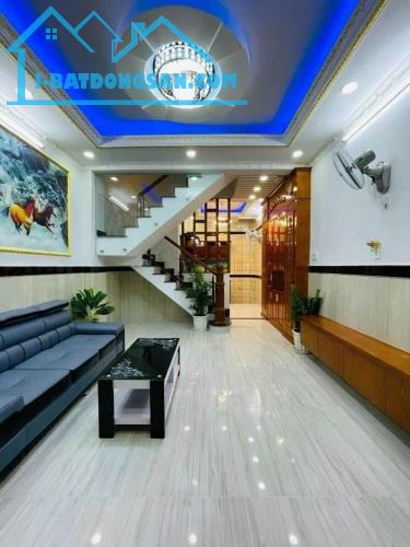 Kẹt Tiền Bán Gấp Nhà Đường Ung Văn Khiêm, Phường 25, Quận Bình Thạnh. Giá 3tỷ050/HXH - 4