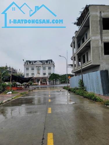 GIÁ  CỰC SỐC CẮT LỖ RẤT SÂU CHỈ  1.9 tỷ mặt tiền 5 m 
Đất chợ gỗ trung tâm nhất khu vực