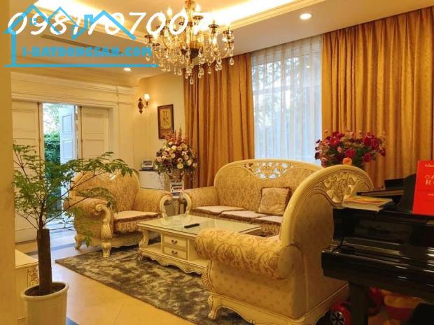 Bán tòa VP cạnh Vinhomes Long Biên, 1 hầm 6 nổi, MT25m - cho thuê 180tr/th. Giá hơn 40 tỷ - 3