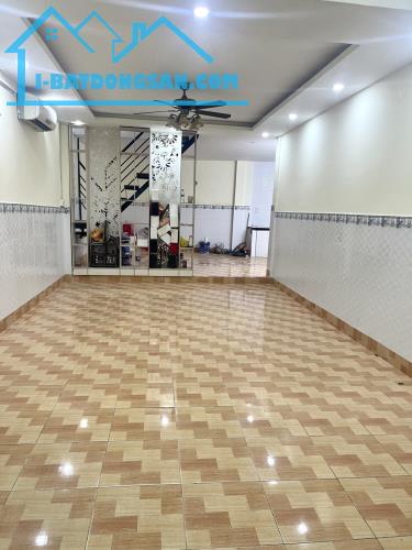 NHÀ MỚI Ở NGAY - 80m2 - CÁCH PHẠM VĂN ĐỒNG 50m - HẺM BA GÁC SẠCH ĐẸP - SỔ TẠI NHÀ - 4,6 TỶ - 4