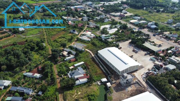 Duy nhất 2 lô (10x25=250m2) mặt tiền QL13 vào 50m, cty sản xuất 10.000m2 trước đất, dân