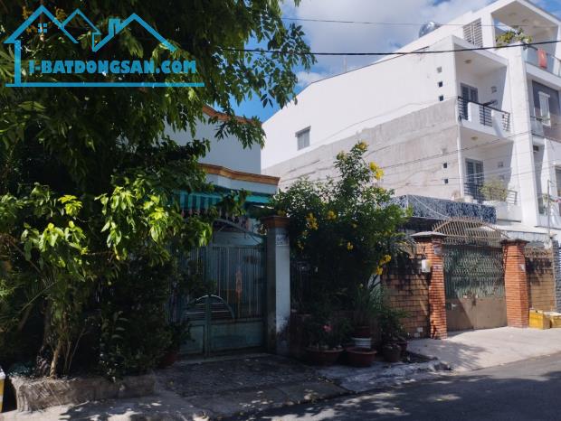 Đất full thổ, 12.5x17m, đường số 10m, chỉ 8 tỷ 790, Phường Tân Quy, Quận 7, sổ riêng