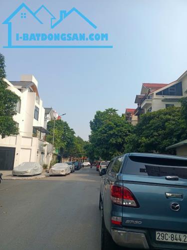 Bán BT KĐT Mễ trì, sát bộ ngoại giao, lô góc, vỉa hè, khu dân trí cao 115m2 4 tầng giá TT - 4