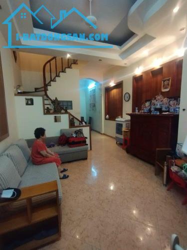 Bán nhà Định Công, 45m2, MT4.2, cách phố 20m, xây dựng cực tốt, ở sướng, giá 8.8 tỷ. - 2