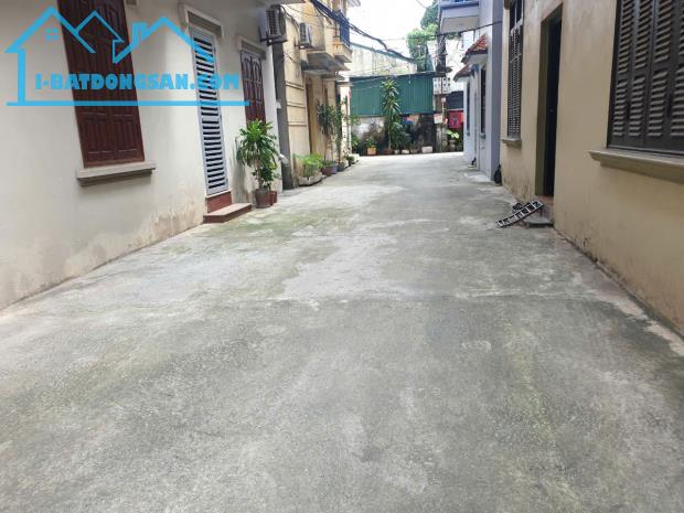 SIÊU SIÊU. HIẾM. NHÀ C4 LÔ GÓC 3 THOÁNG, Ô TÔ 7 CHỖ VÀO - TRÁNH NHAU, KHU T TÂM, GÍA MỀM - 1