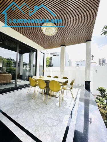 Bán Biệt Thự Khu Kim Sơn 112 Nguyễn Văn Hưởng,Thảo Điền,Q2 DT:784m2 Hồ Bơi+Sân Vườn Đẹp