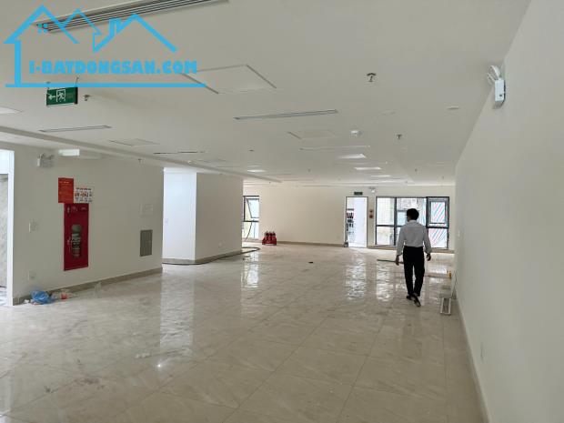 Văn Phòng cho thuê  120m2 Mặt Phố Giảng Võ, Đống Đa - 26 Triệu/Tháng. Có chỗ để Ô TÔ - 2