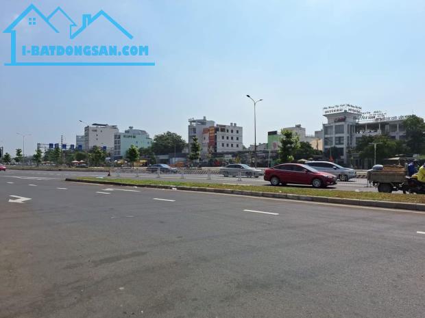 Đất Full Thổ, 1000m2, Giá 109 Tỷ, Đường Nguyễn Văn Linh, P Bình Thuận, Quận 7, Bán - 2