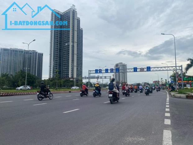 Đất Full Thổ, 1000m2, Giá 109 Tỷ, Đường Nguyễn Văn Linh, P Bình Thuận, Quận 7, Bán