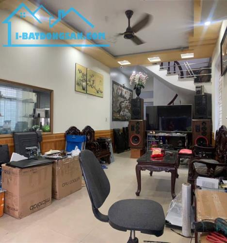 Bán gấp nhà 2,5 tầng  mặt đường phương lưu , vạn Mỹ, ngô quyền. HP. 4,98tỷ. 56m2. Đường 10 - 10