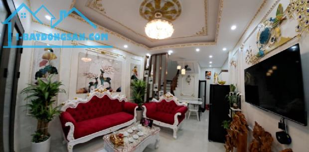 Bán nhà Ngô Gia Tự, Long Biên, ngõ Ô TÔ, đủ NỘI THẤT, 5 tầng, 30m2, an sinh ĐỈNH