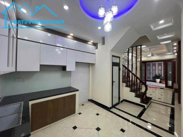 CC bán nhà tổ 15 Yên Nghĩa. 4 tầng (33m²), giá 3.3 tỷ. 50m ra đường ô tô. Lh 0966929600 - 4