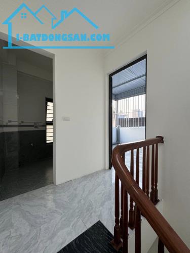 CC bán nhà tổ 15 Yên Nghĩa. 4 tầng (33m²), giá 3.3 tỷ. 50m ra đường ô tô. Lh 0966929600 - 2