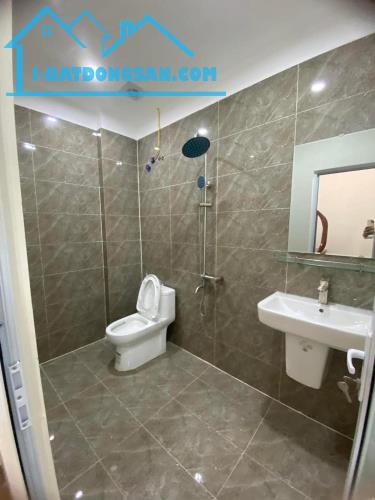 CC bán nhà tổ 15 Yên Nghĩa. 4 tầng (33m²), giá 3.3 tỷ. 50m ra đường ô tô. Lh 0966929600 - 1