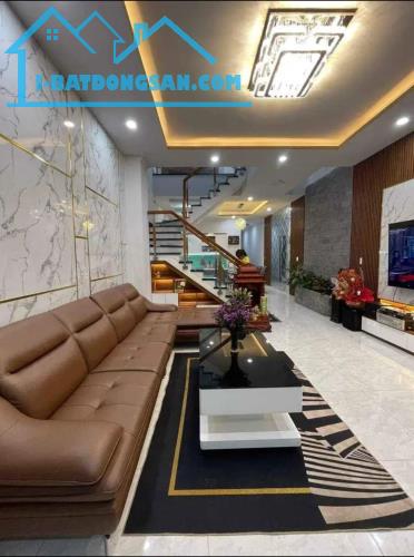 Chính chủ bán nhà Đại Mỗ, 48M 4 Tầng, 5 phòng, nội thất đẹp giá 7.5 tỷ