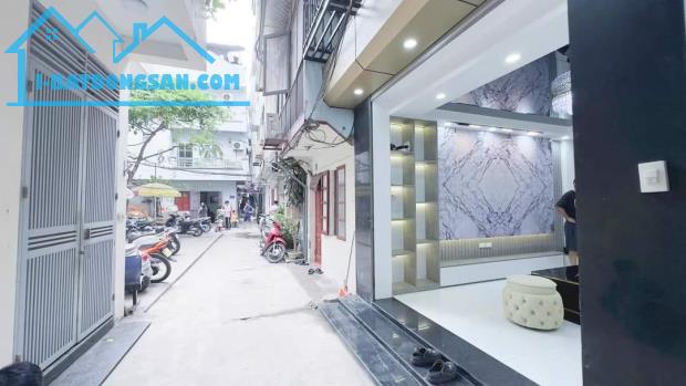 Bán nhà đẹp nhỉnh 5tỷ ngõ ôtô phố Đội Cấn 30m2 5tầng Ba Đình - 3