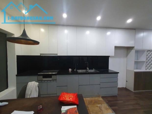 Cho thuê căn hộ phố Kim Mã, Ba Đình, 75m2, 2 ngủ, đẹp, 12.5 triệu/th