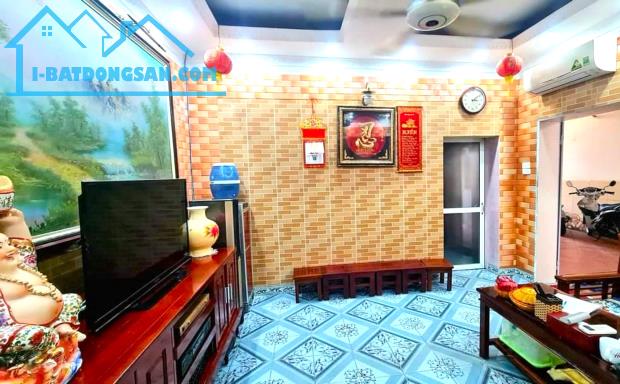 Bán đất Hoàng Mai 110m2 - 1 nhà ra Mặt Phố - 2 thoáng vĩnh viễn - 5