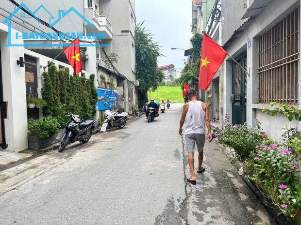 BÁN ĐẤT NGỌC THỤY - 5,9 TỶ - CÁCH Ô TÔ TRÁNH 30M, 50M RA MẶT PHỐ - 1