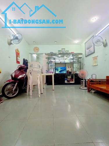 Bán nhà 2 tầng, Xuân Thới Thượng 31, gần Chợ đầu mối Hóc Môn chỉ 4 tỷ TL.