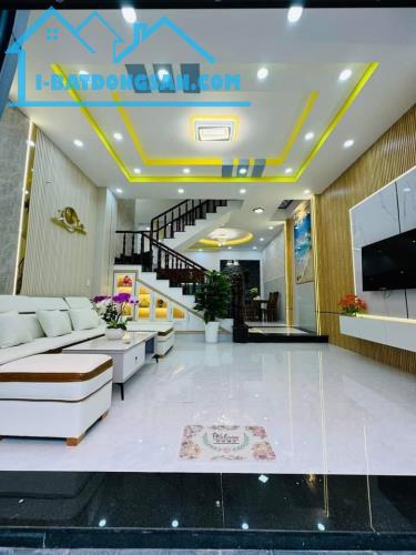 NHÀ ĐẸP LUNG LINH - GẦN SIÊU THỊ EMART2 & CHỢ PHẠM VĂN BẠCH - HXH - DT 62M² - 3 TẦNG LẦU - 1