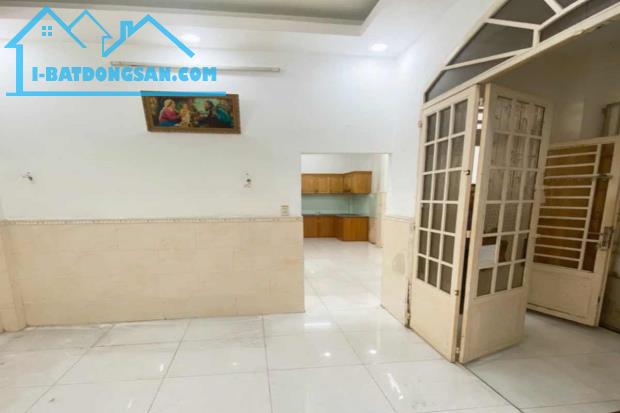 Bán nhà hẻm Lý Tuệ, Tân Phú, 5m x 11m, 55 m² gần mặt tiền, 3PN - Giá 4.1 tỷ TL - 5