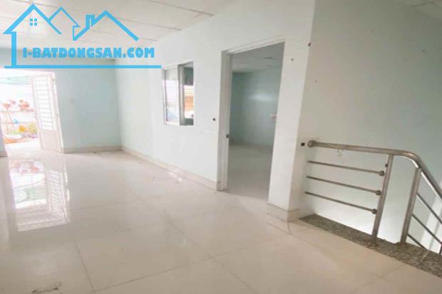 Bán nhà hẻm Lý Tuệ, Tân Phú, 5m x 11m, 55 m² gần mặt tiền, 3PN - Giá 4.1 tỷ TL - 4