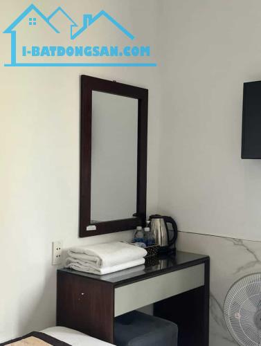 BÁN KHÁCH SẠN CÓ DÒNG TIỀN THU NHẬP KHỦNG. NGAY CON ĐƯỜNG ĐẸP NHẤT CHÂU Á