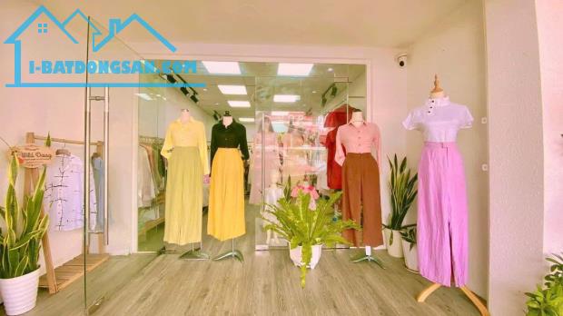 Vì gia đình chuyển vào Sg sống nên mình sang lại shop 76 Lê Đức Thọ - 1