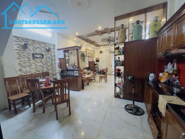 Cần Tiền Bán Gấp Nhà Nguyễn Văn Cừ, Long Biên 50m2, 5T giá 11,2 tỷ