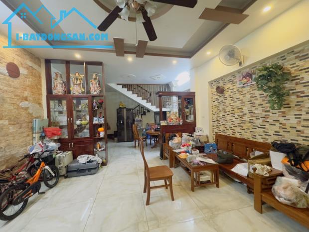 Cần Tiền Bán Gấp Nhà Nguyễn Văn Cừ, Long Biên 50m2, 5T giá 11,2 tỷ - 1