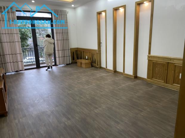 Cho thuê nhà khu phân lô Văn Cao, DT: 90m2, 4 p.ngủ khép kín - 4