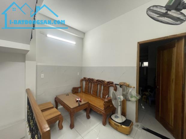 Gấp bán nhà 3 tầng, dt đất 70m2, chỉ 7.5 tỷ, gần Mt Lê Văn Việt, Q.9(cũ), Thủ Đức. - 1
