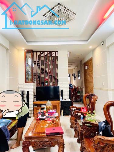 KHU VIP TÂN BÌNH - Ô TÔ NGỦ TRONG NHÀ - 90M2 - 3 TẦNG - 2 MẶT HẺM THOÁNG MÁT - 2