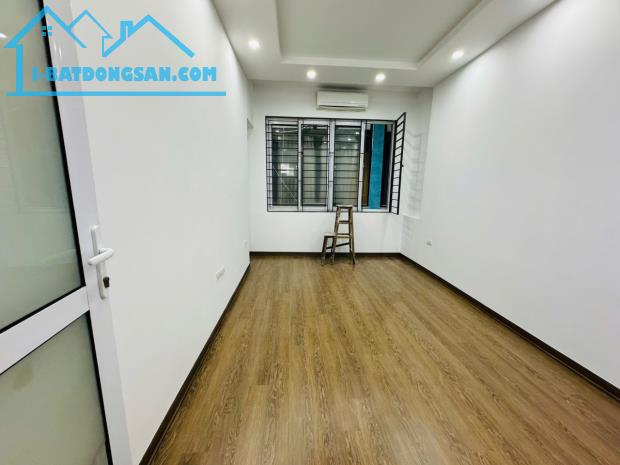 Bán Nhà Ô Chợ Dừa, Đống Đa, Gần 30m2, ngang 3.2m, 2 Thoáng, K.doanh, 5 Tỷ Hơn