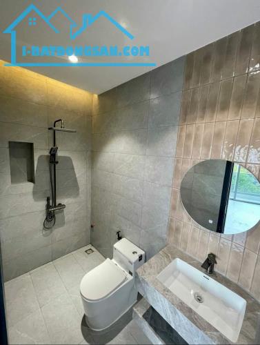 Mặt tiền KD VIP Lê Thị Riêng, Bến Thành, Q.1, DT: 63m2, ba lầu, giá 34 tỷ. - 1