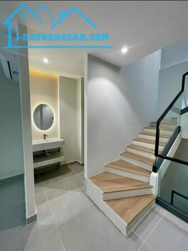 Mặt tiền KD VIP Lê Thị Riêng, Bến Thành, Q.1, DT: 63m2, ba lầu, giá 34 tỷ.