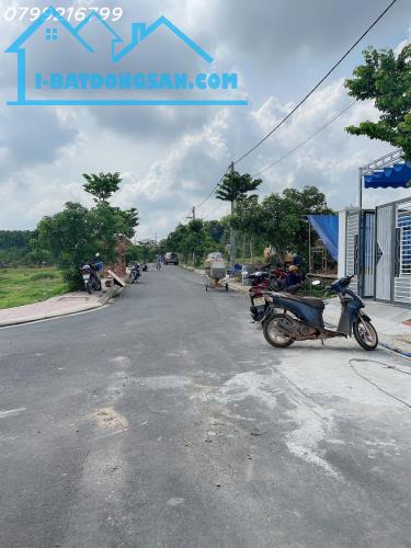 Nhà đẹp Bình Minh bán gấp trọn sổ 1 tỷ 6 hướng Bắc . 1 sẹc QL1A , hỗ trợ vay 3 bên. LH - 1