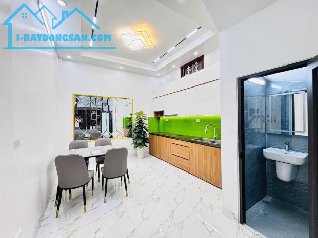 Cực Đẹp, Nhà Bán, Bán Mặt Phố Khu Hòa Mã, Phố Huế, HBT: 85m2, MT gần 6m, 9 tầng. Vị trí cự